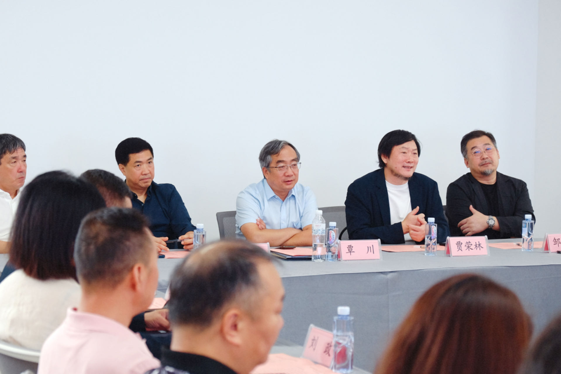 20240911-清華大學美術學院《專業(yè)考察》課程開設30周年專題研討會舉行-研討會現(xiàn)場專家學者探討交流-胡思凡.jpg