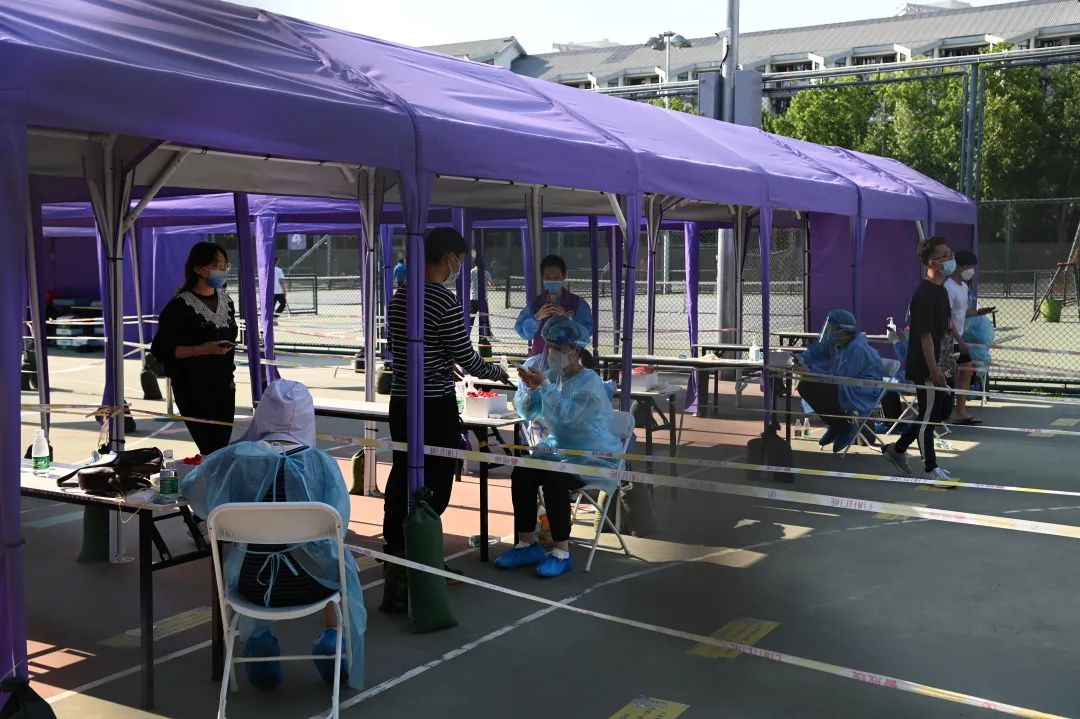 20220523-電子系研究生做核酸檢測志愿者-研工部-照片.jpeg