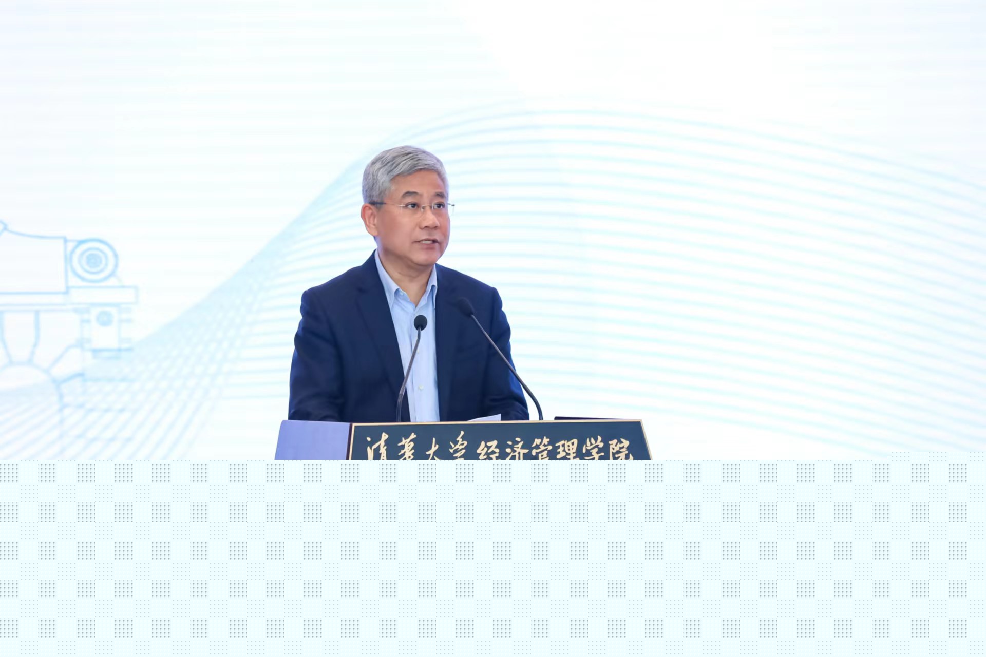 20230506-第十屆清華大學(xué)“校長杯”創(chuàng)新挑戰(zhàn)賽決賽收官-經(jīng)管學(xué)院攝影-白重恩致辭 - 副本.jpg