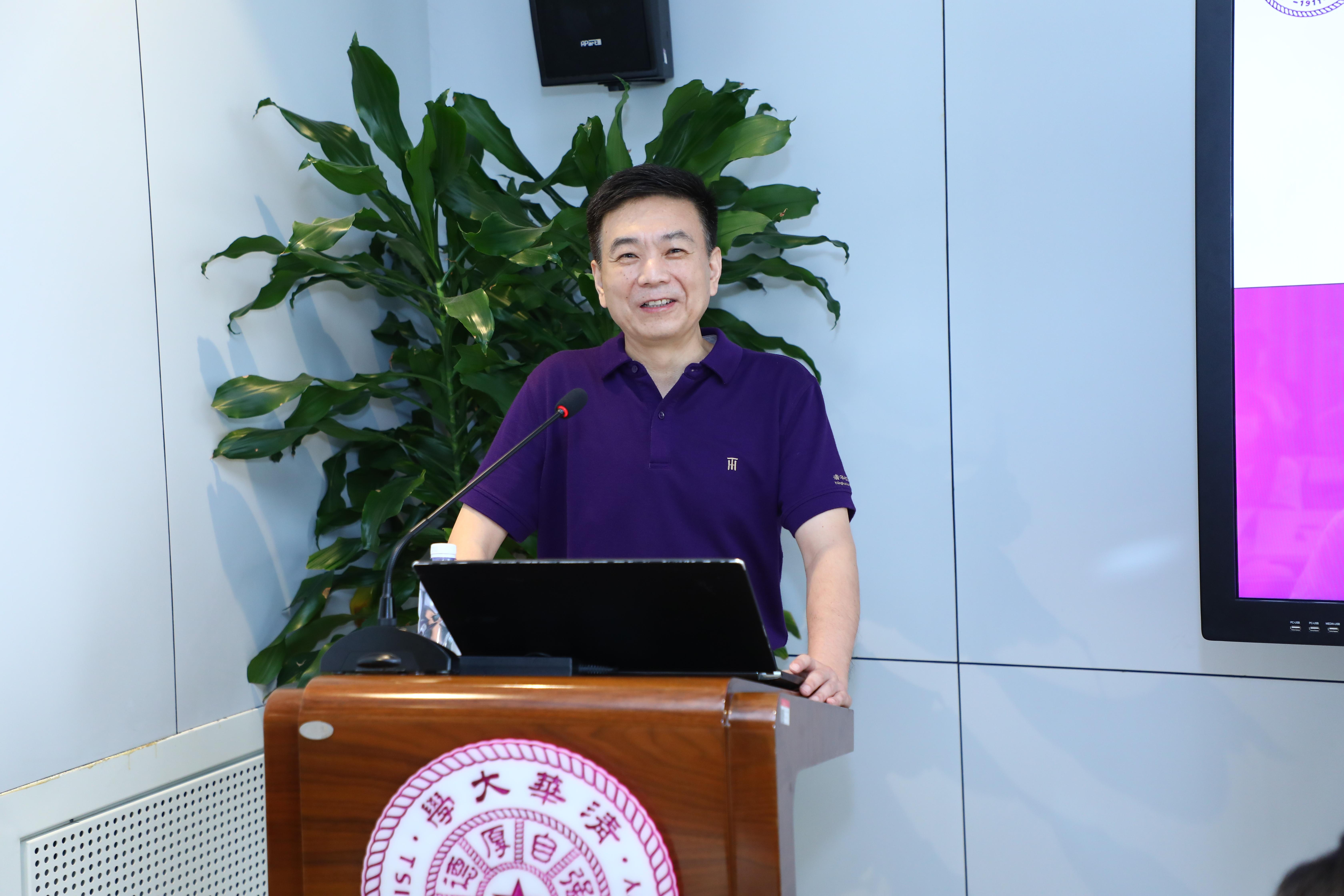 周明勝老師講話特寫(xiě).JPG