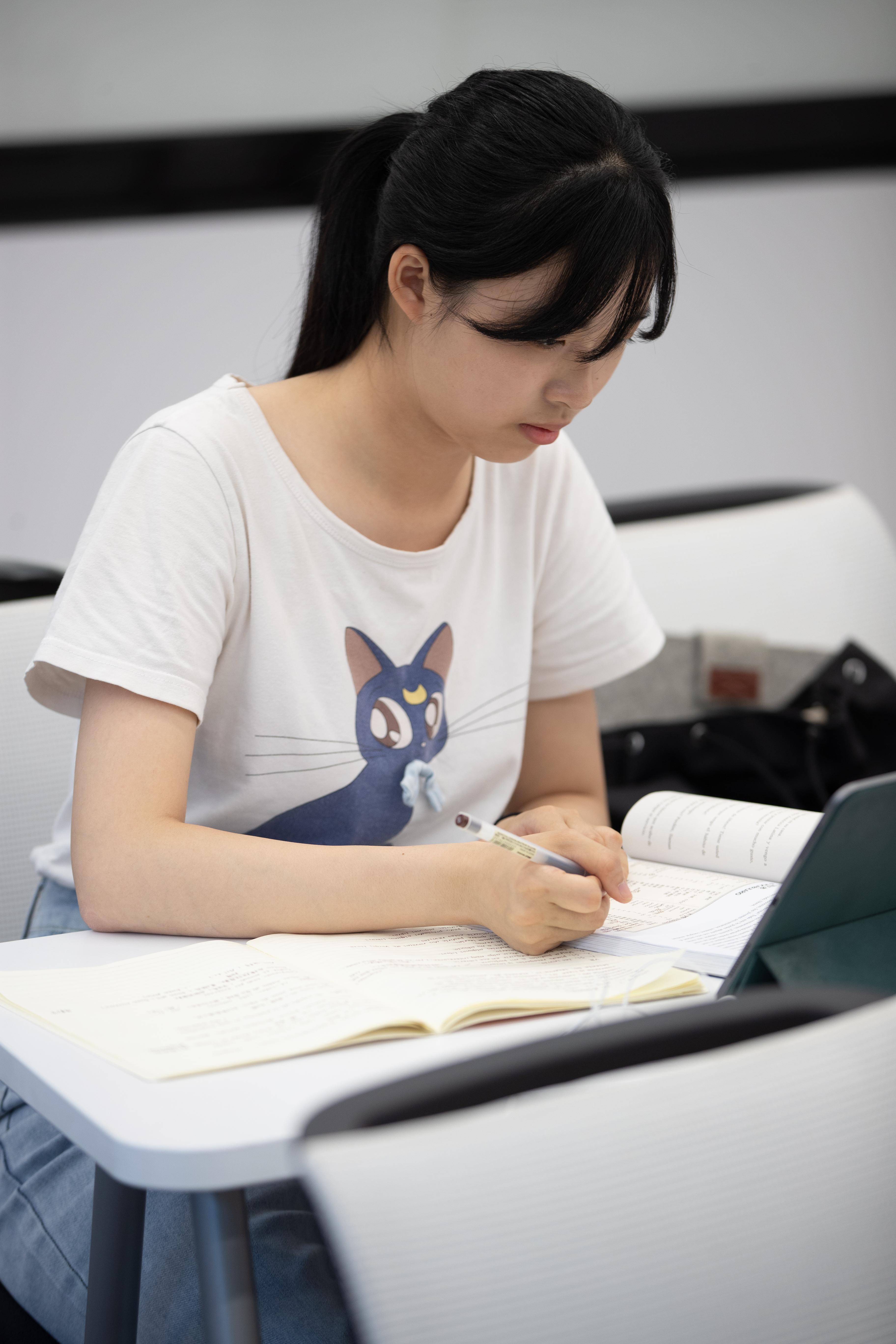 20220606-國旗儀仗隊抗疫期間堅守崗位-李派、張曉峪,、傅渝-學(xué)習(xí)場景1.jpg