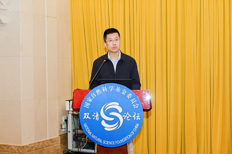 20250401-第406期雙清論壇“大模型時代數(shù)智商務(wù)的理論和方法”召開-黃山圖片社攝影-徐心致辭.JPG