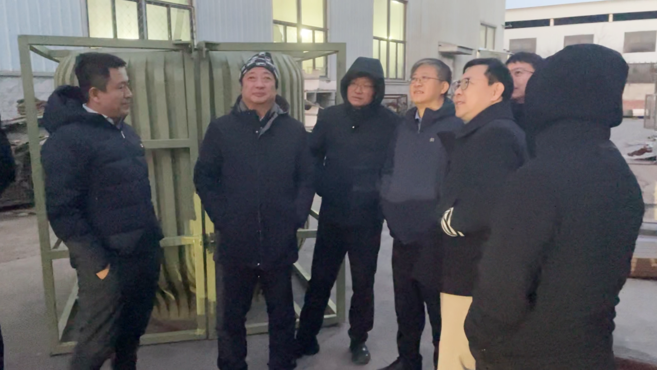 20250208-亞冬會視覺設(shè)計-美術(shù)學院-設(shè)計團隊進行生產(chǎn)考察2.png