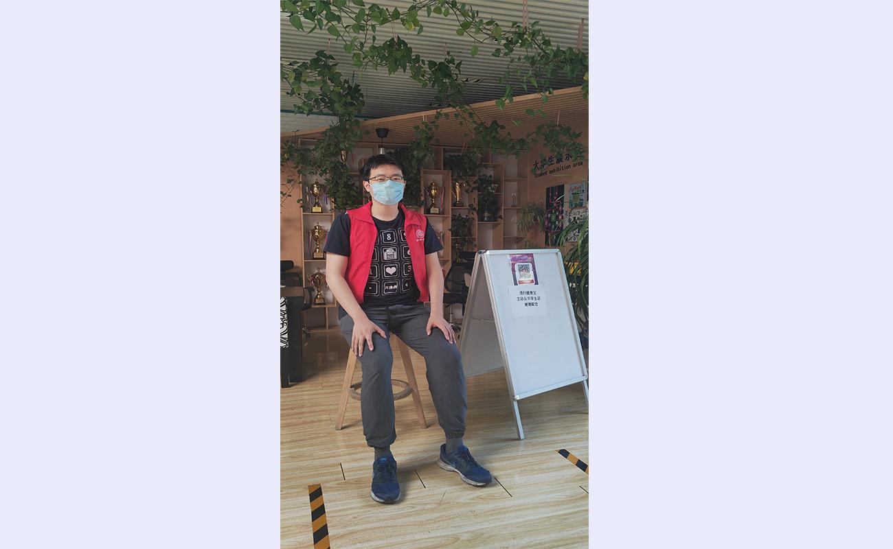 20220607-齊心抗疫 你我同行——輔導(dǎo)員的“志愿紅”-陸心怡-【化工系輔導(dǎo)員李邦昊 體育場(chǎng)館運(yùn)營維護(hù)志愿工作】.jpg