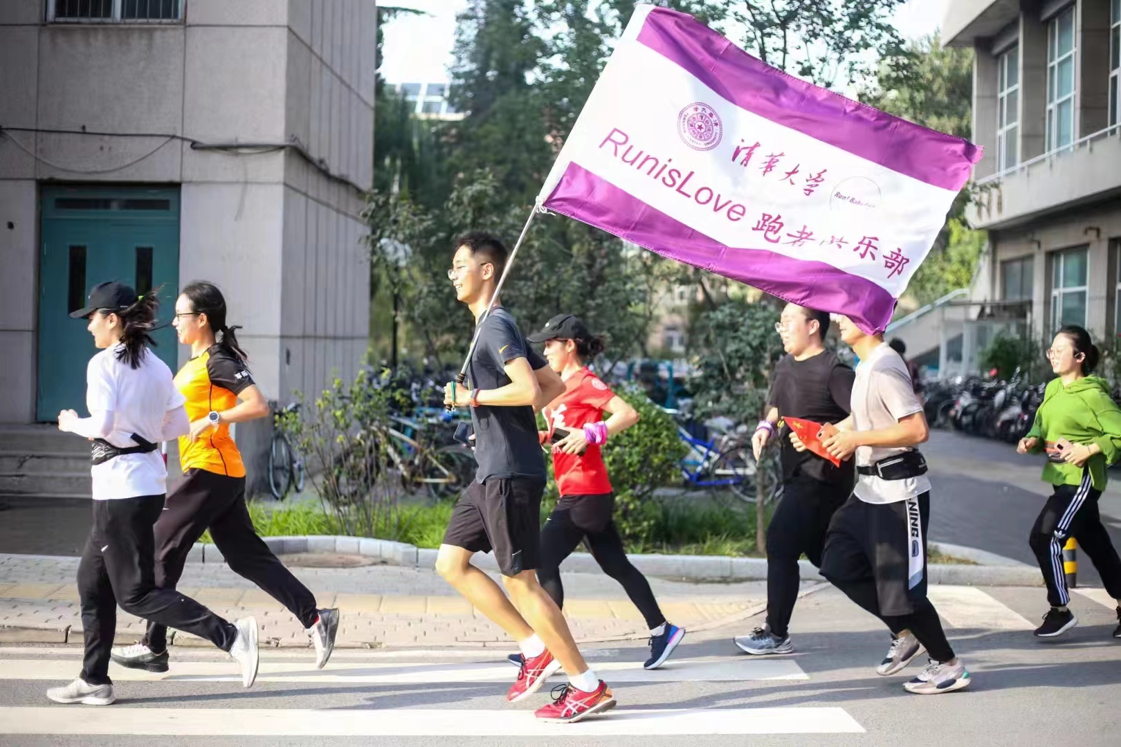20220606-校園內(nèi)的“健心跑”隊(duì)伍-心理中心-照片jpg 20220606-校園內(nèi)的“健心跑”隊(duì)伍-心理中心-照片jpg
