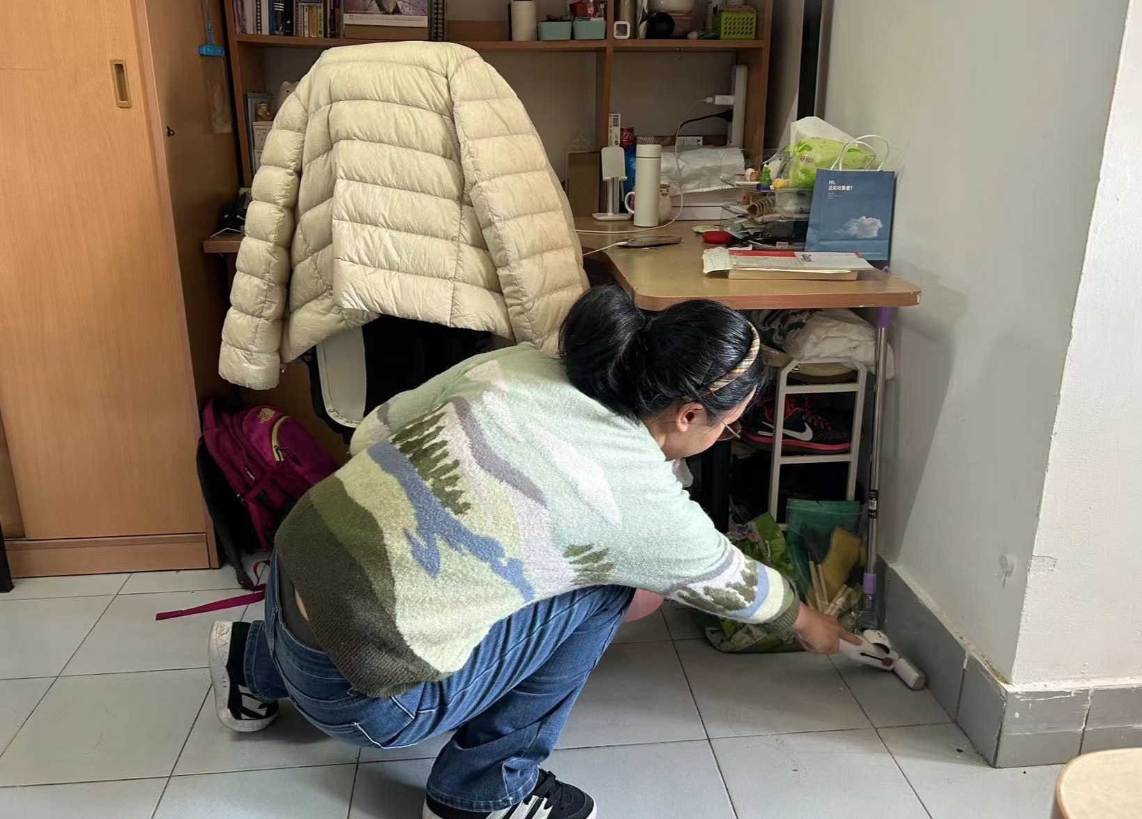 20240317-宿舍清潔-孟希瑤-學生清潔宿舍衛(wèi)生(左).jpeg