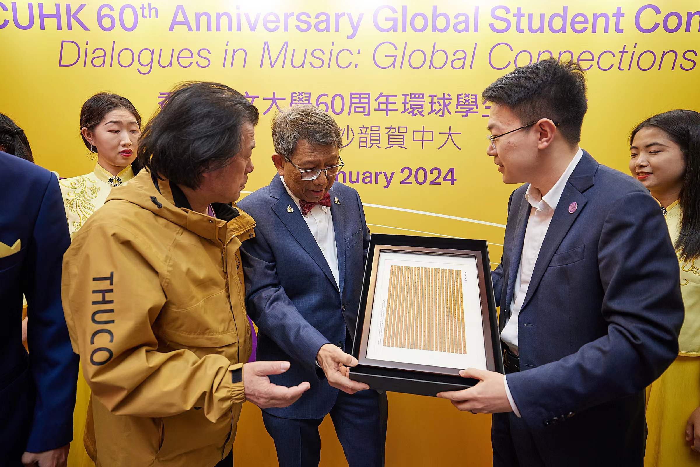 清華大學(xué)與香港中文大學(xué)互贈(zèng)禮物2-香港中文大學(xué)攝.jpg