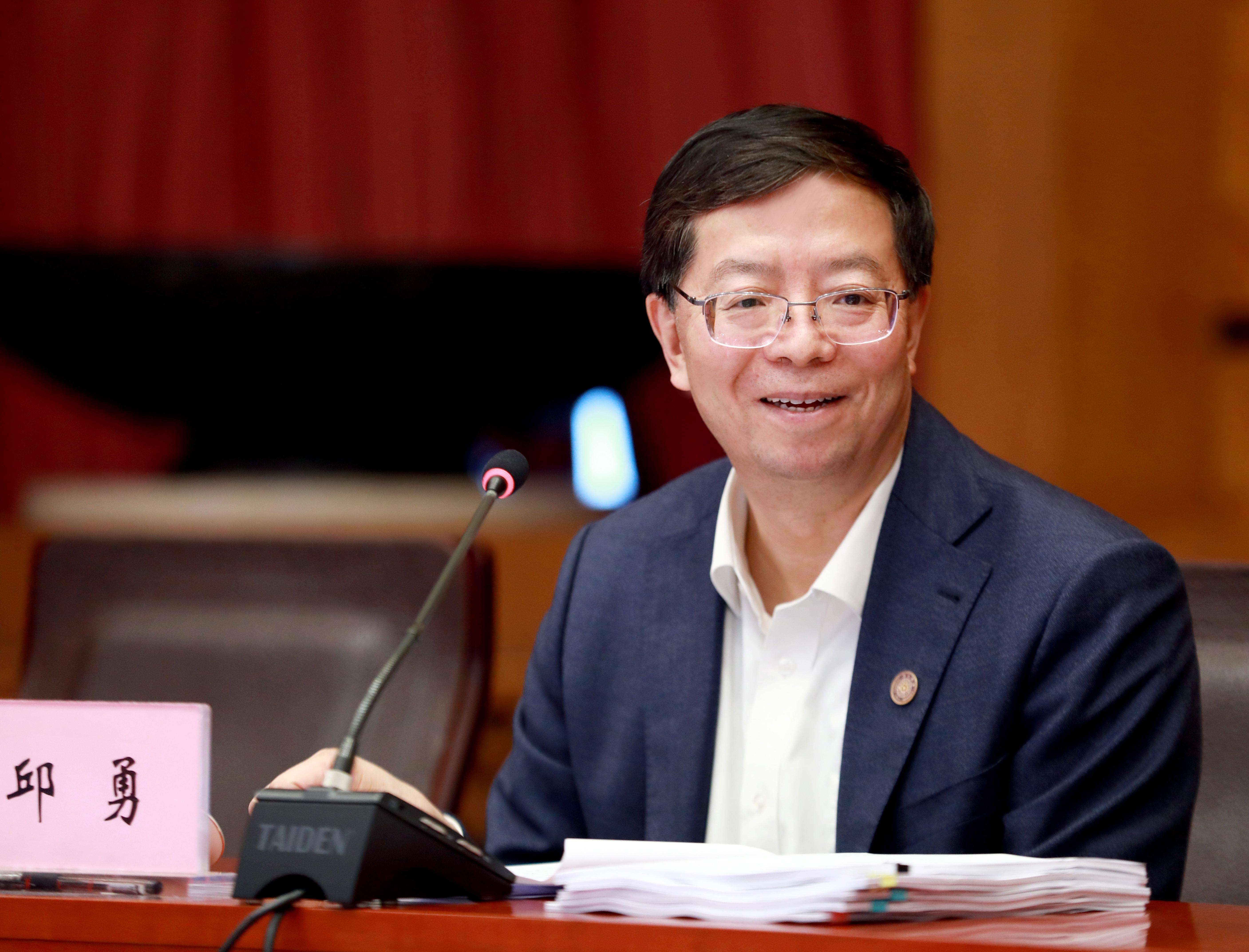 20211014-清華大學(xué)學(xué)位評定委員會2021年第六次全體會議舉行-常志東-邱校長講話定.jpg