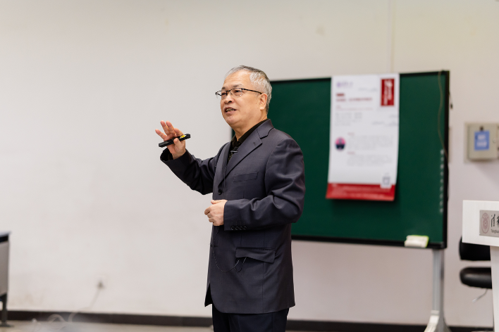 20240229-南開大學(xué)教授俞金堯做客新人文講座 闡釋近代早期的市場與市場經(jīng)濟(jì)-胡振坤-主講人俞金堯.png