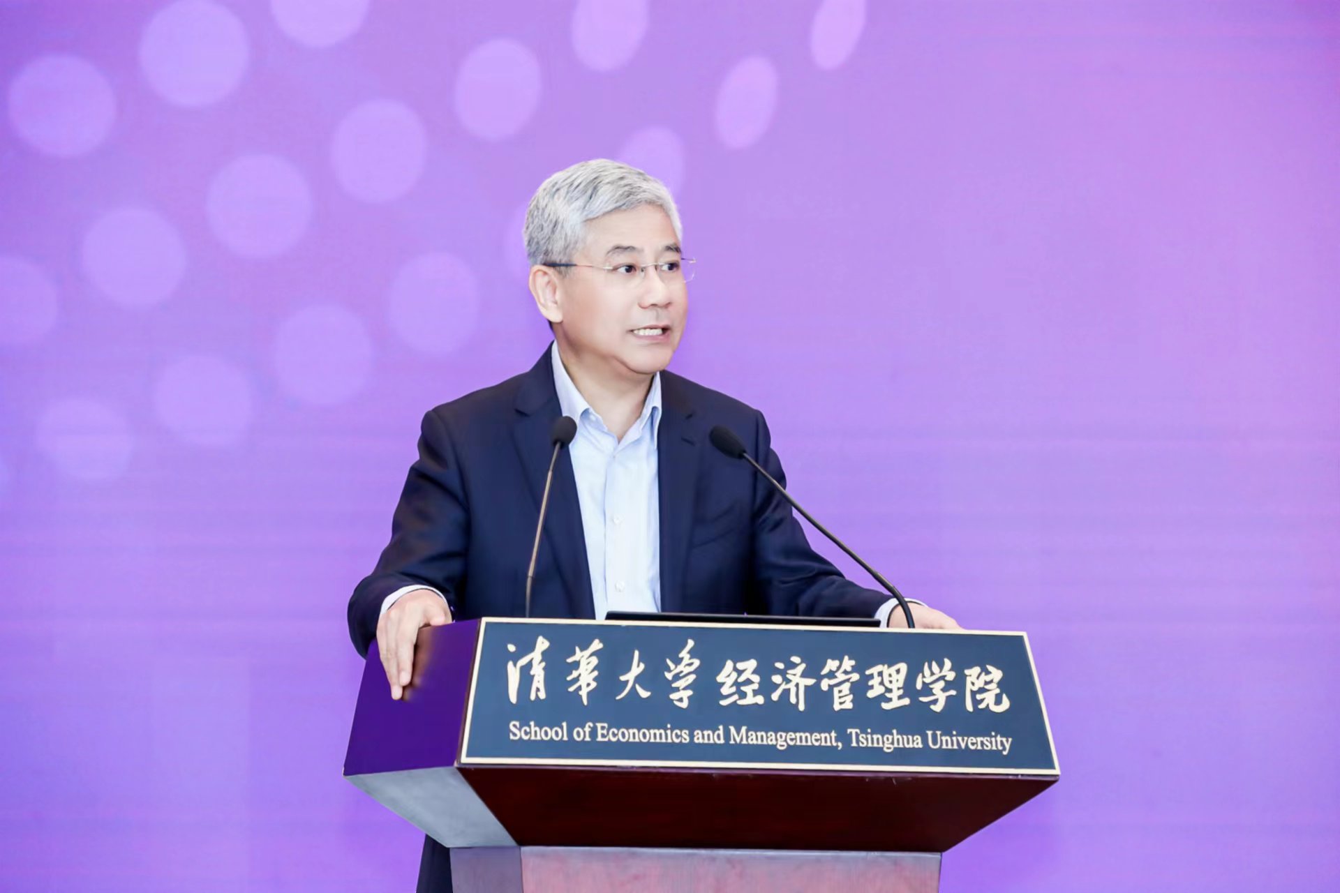 20230430-清華大學(xué)“校長(zhǎng)杯”十周年慶之科教育人研討會(huì)舉辦-經(jīng)管學(xué)院攝影-白重恩發(fā)言.jpg