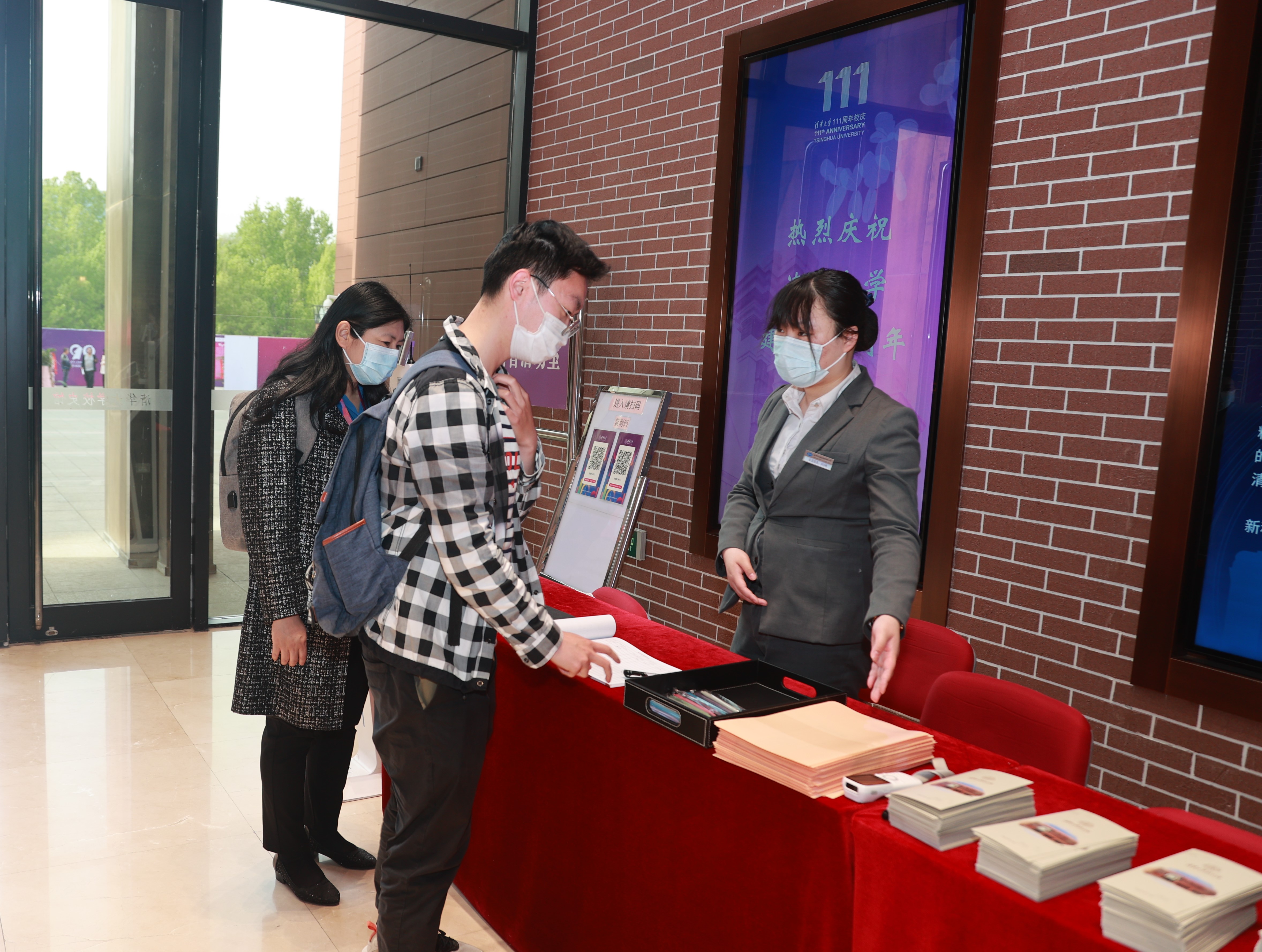 20220424-清華大學110周年校慶參觀校史展-薜建團-第一位觀眾走進校史館.jpg