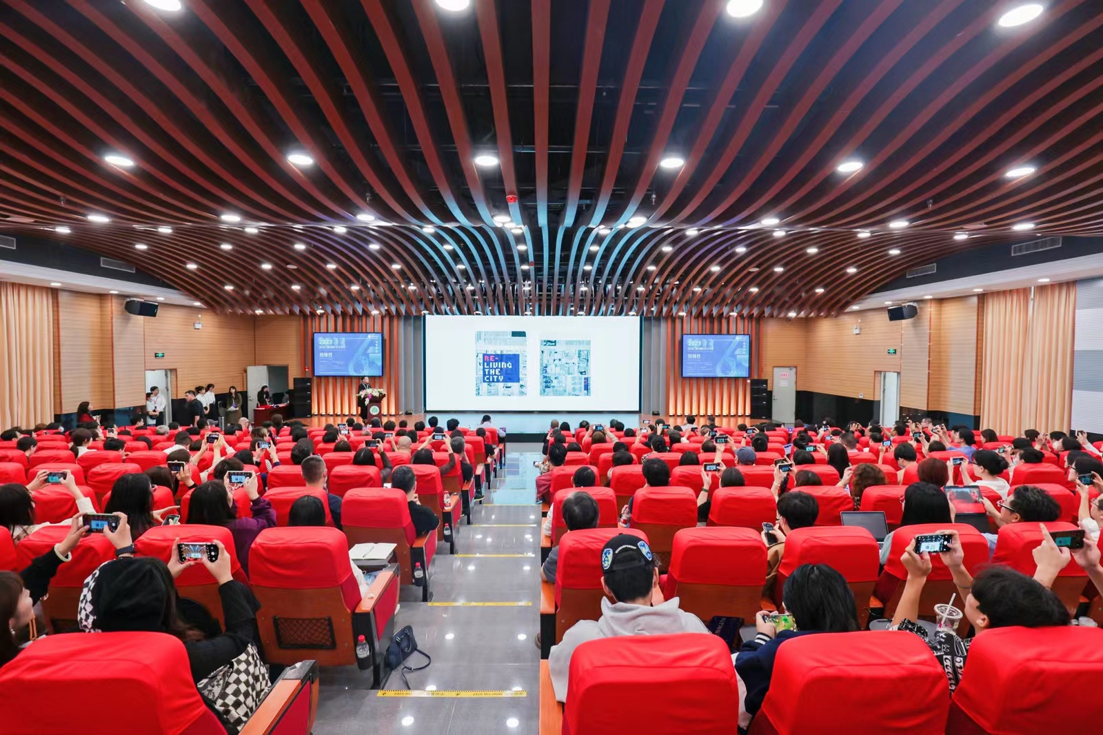 20231225-2023年第六屆《裝飾》學(xué)術(shù)年會舉辦-項目組-年會現(xiàn)場.jpg