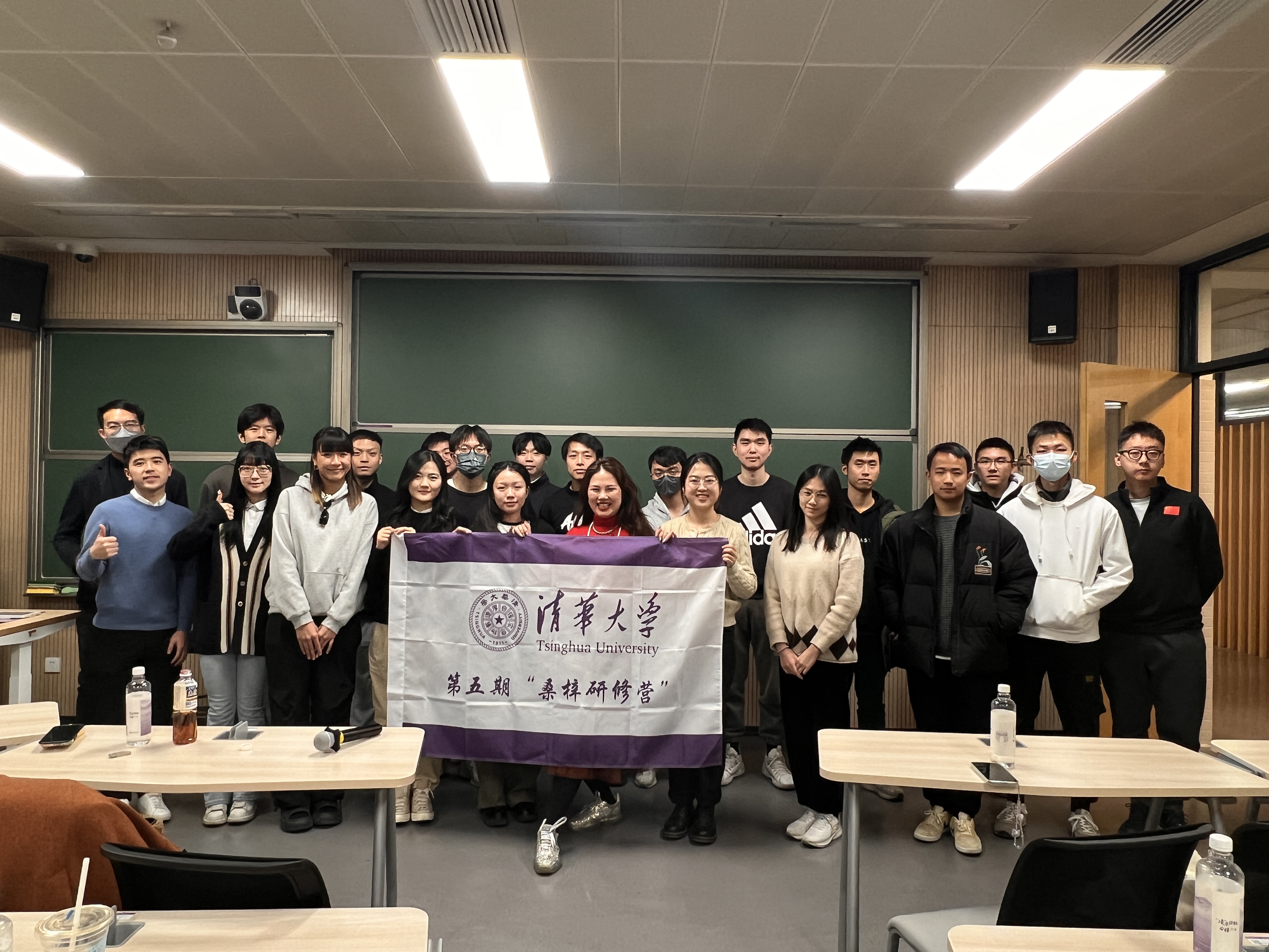 20231218-“桑梓研修營”就業(yè)系列講座活動-曾中一-“桑梓指南針”就業(yè)指導(dǎo)系列講座第一講學(xué)員合影.jpg