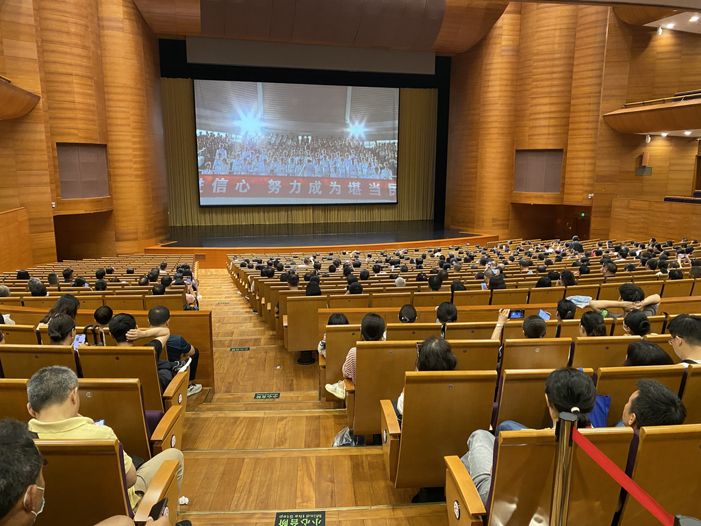 20230824-本科生開學(xué)典禮-楊艷賓-親友會場2.jpg