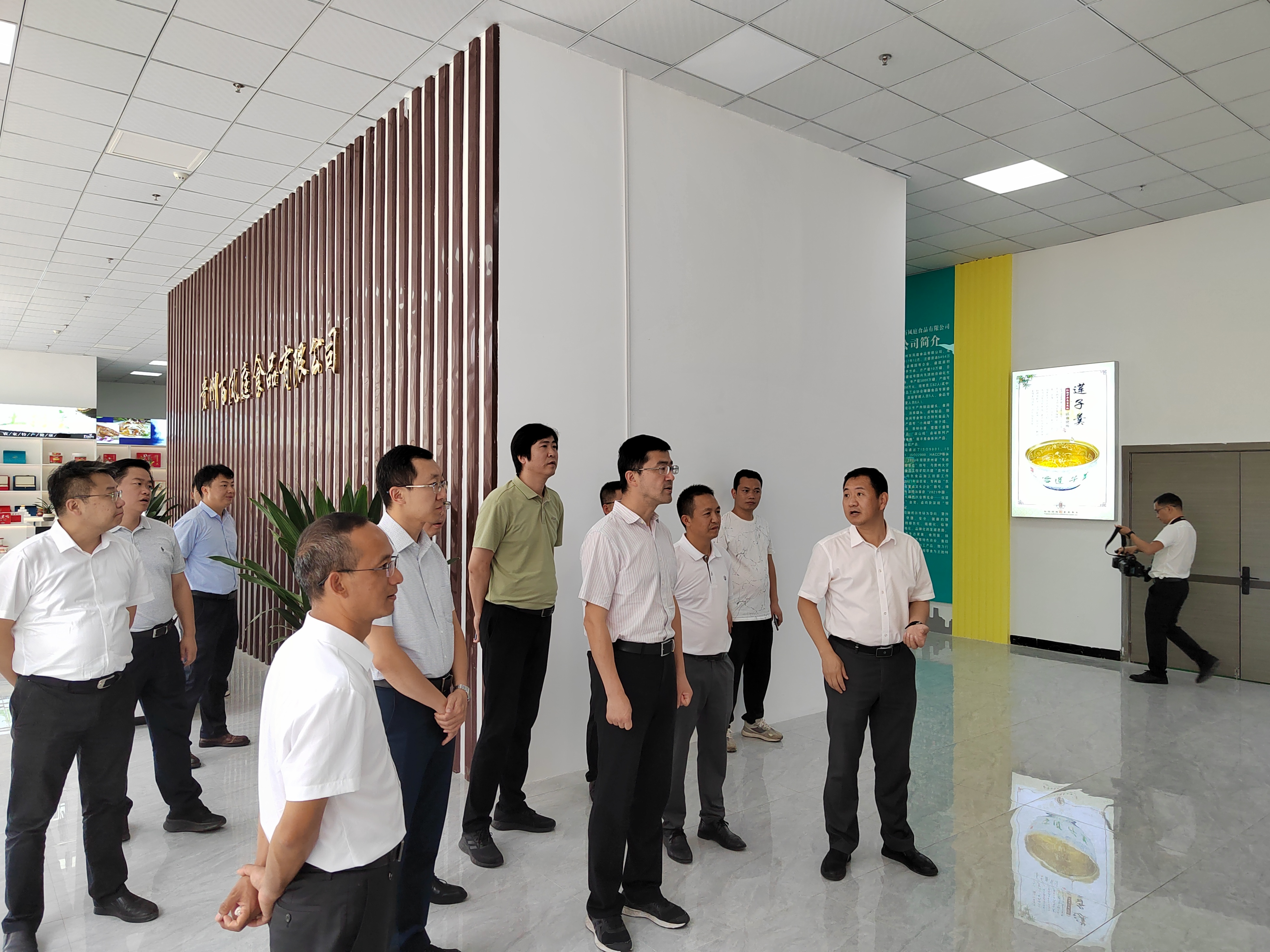 20230812-過勇赴貴州訪問并看望慰問校友-職業(yè)發(fā)展中心-過勇一行赴畢節(jié)市納雍縣考察調(diào)研.jpg