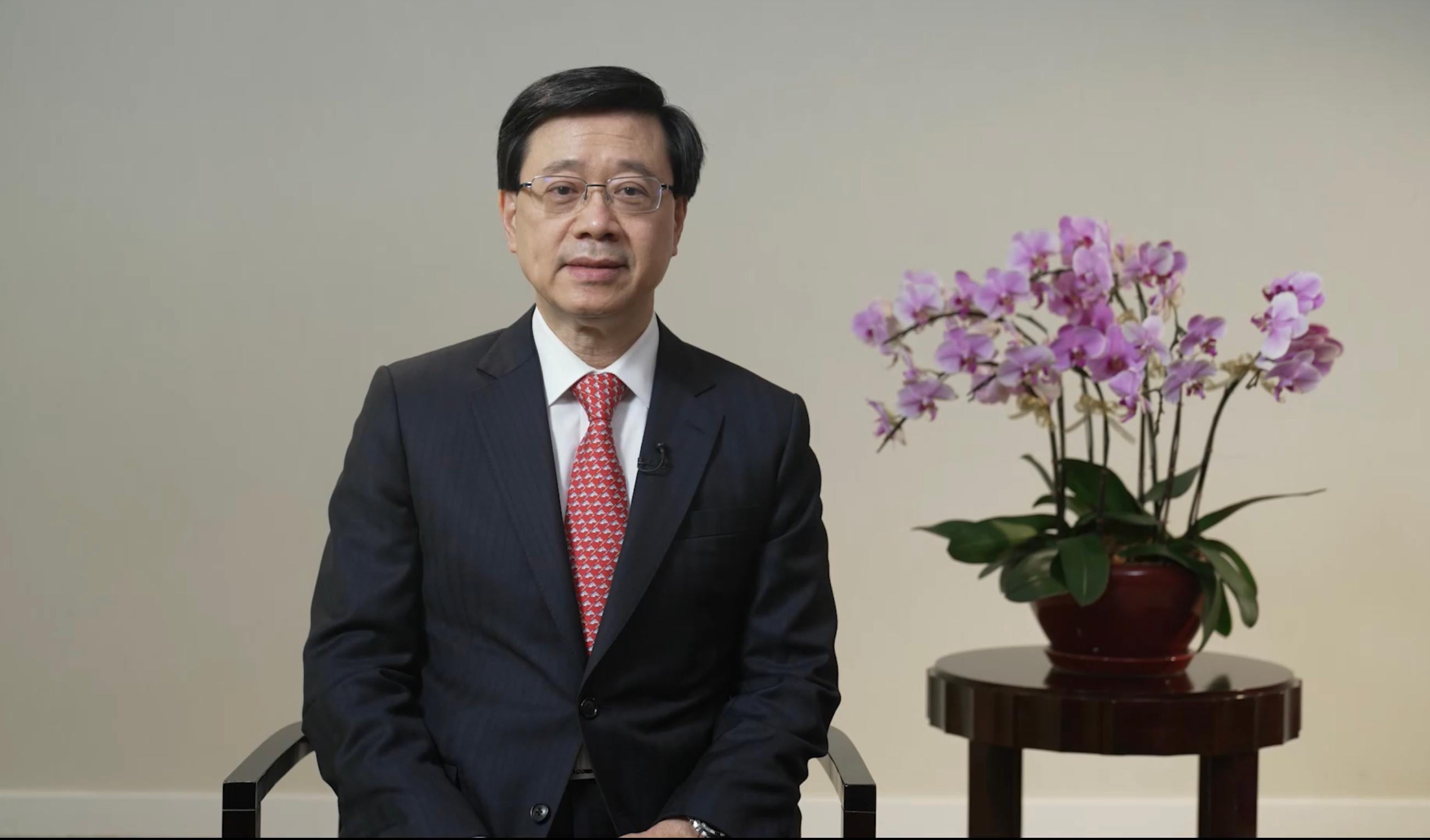 20220626-2022年EMPA香港政務(wù)人才項目畢業(yè)典禮-未知香港侯任行政長官李家超向清華大學(xué)高級公共管理碩士畢業(yè)典禮發(fā)表視頻致辭.jpg