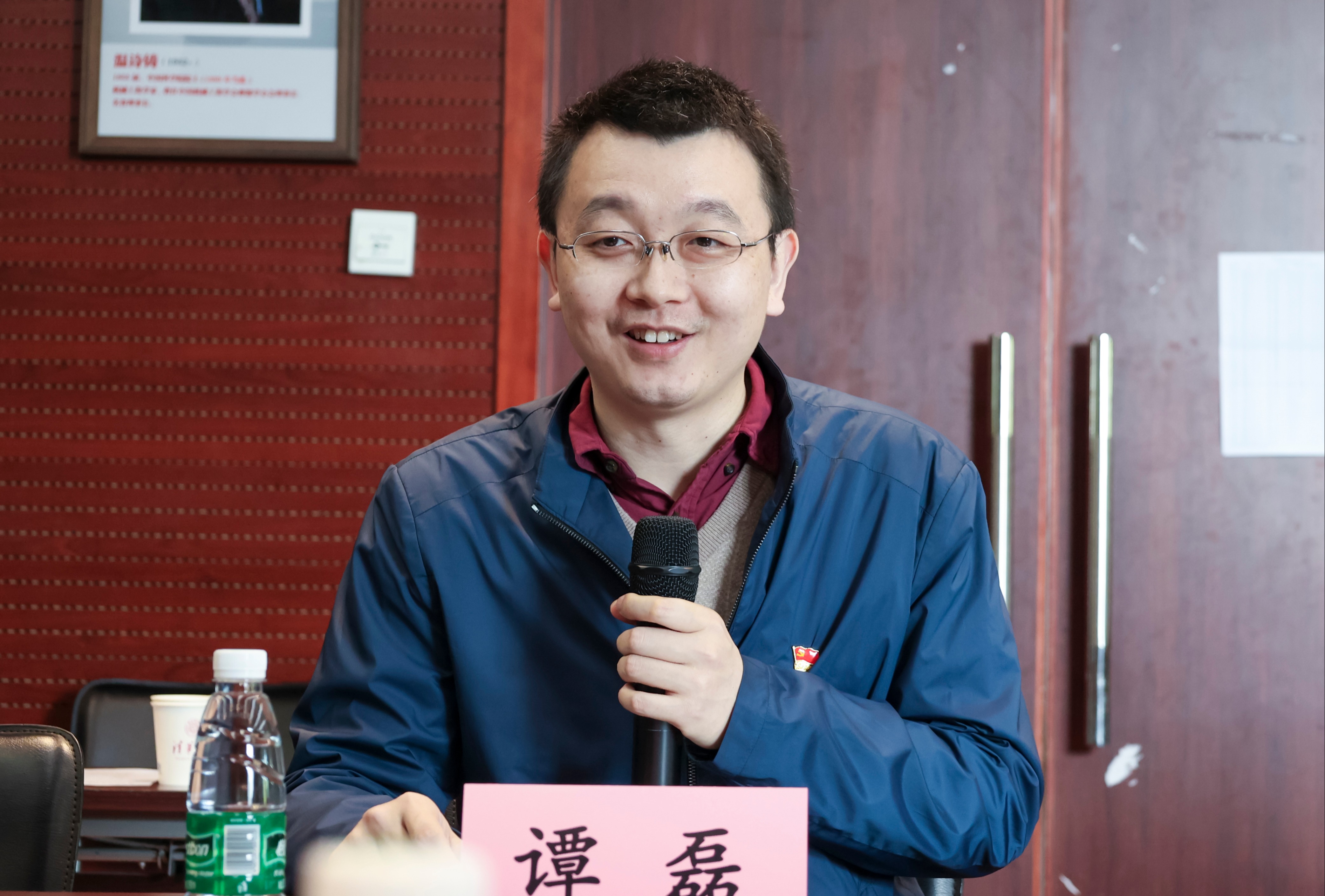 20230408-新聞稿-航天科工三院水下總體部黨支部與清華大學(xué)能動系流機(jī)所黨支部,、能動博201黨支部“紅色1 1 1”共建活動-郭慧娜-圖4-能動系黨委副書記譚磊老師主持會議.jpg