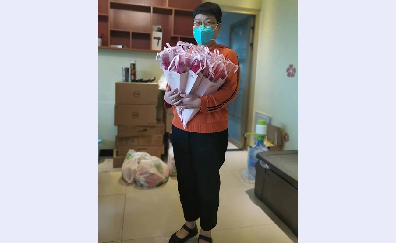 20220525-母親節(jié)-黨政宣傳組-郭偉宏在隔離點(diǎn)度過(guò)了一個(gè)特殊的母親節(jié).jpg