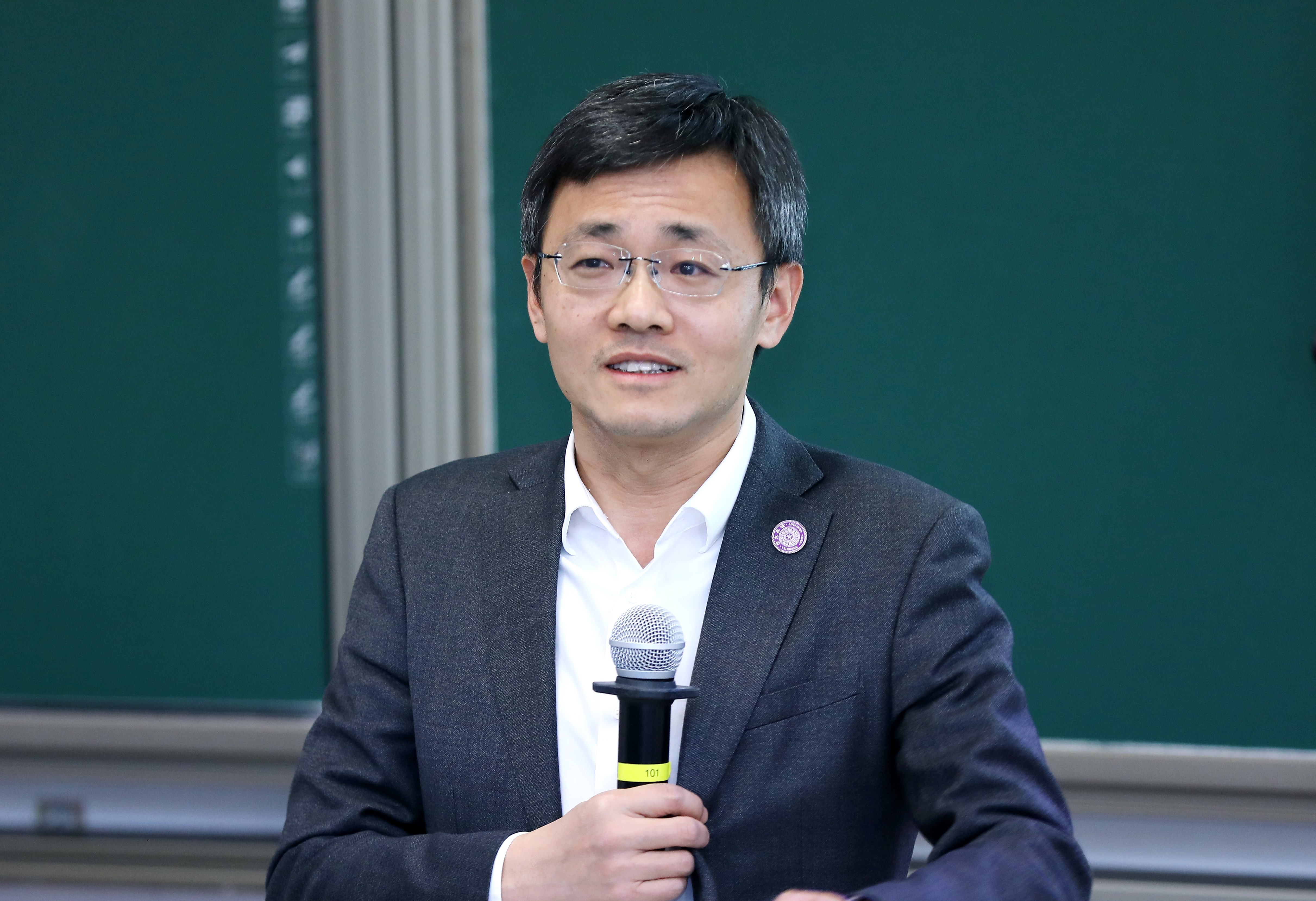 20220303-全校教學(xué)工作會-梅賜琪-曹文鵬.JPG