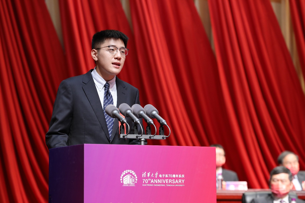 20220423-劉坤瓚發(fā)言-電子系-現(xiàn)場照片.jpg