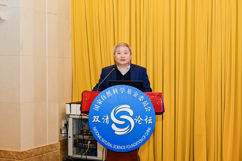 20250401-第406期雙清論壇“大模型時代數(shù)智商務(wù)的理論和方法”召開-黃山圖片社攝影-江松院士致辭.JPG