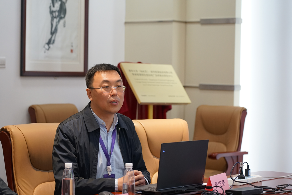 20220425-清華大學(電機系)-港華能源投資有限公司零碳智慧園區(qū)虛擬電廠技術聯(lián)合研究中心揭牌-無-郭慶來做匯報.png