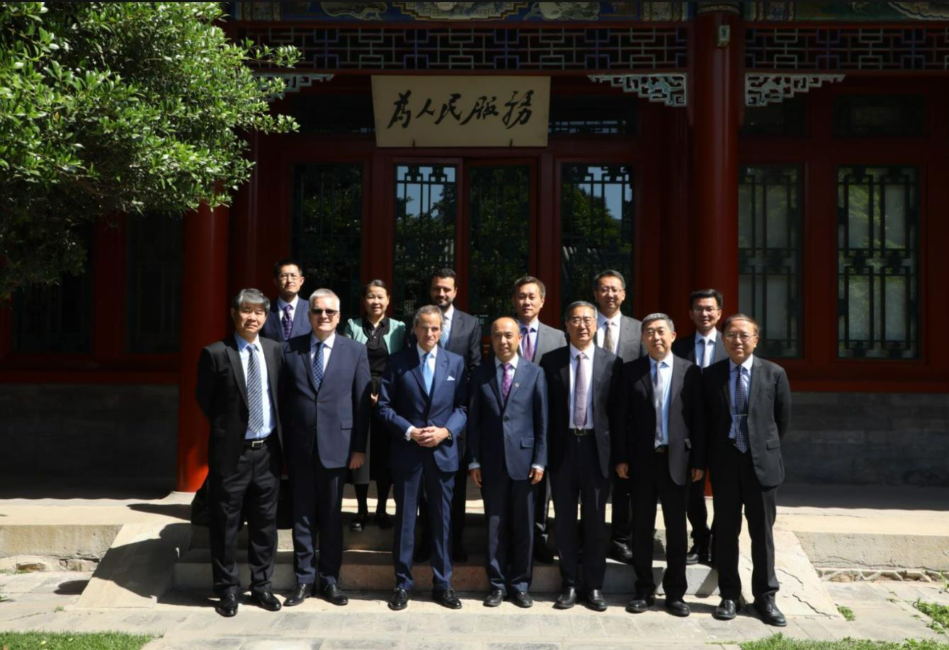 20230523-國際原子能機構(gòu)總干事格羅西先生一行訪問清華大學(xué)-并做演講-與會人員合影.jpg