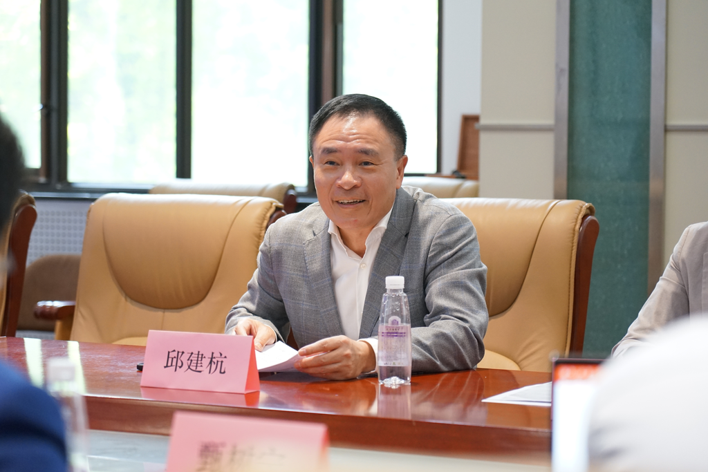 20220425-清華大學(電機系)-港華能源投資有限公司零碳智慧園區(qū)虛擬電廠技術聯(lián)合研究中心揭牌-無-邱建杭講話.png