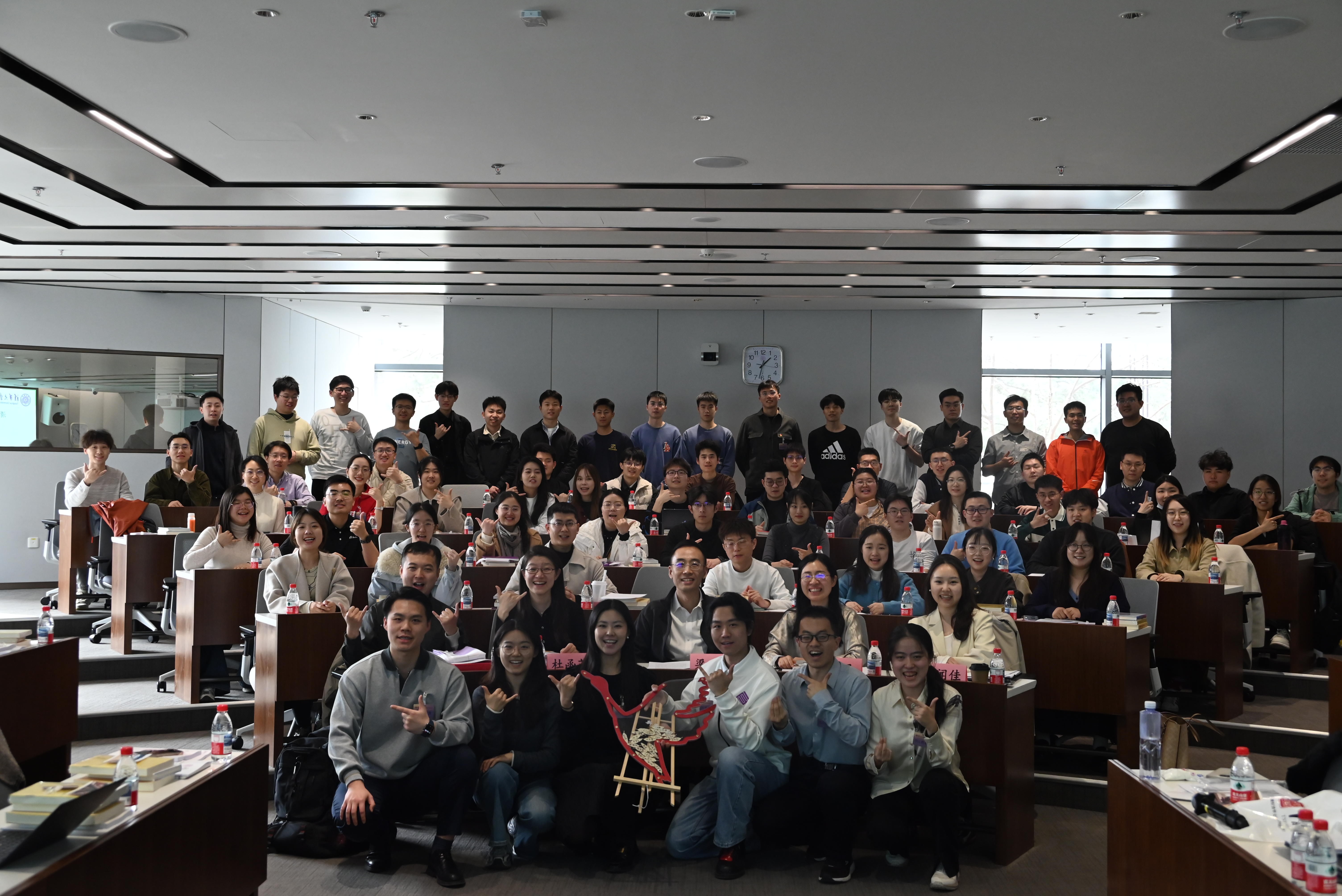 20250313-“新雁班”第六期結(jié)業(yè)儀式暨第八期開班儀式-無-“新雁六期”與“新雁八期”集體合影.jpg