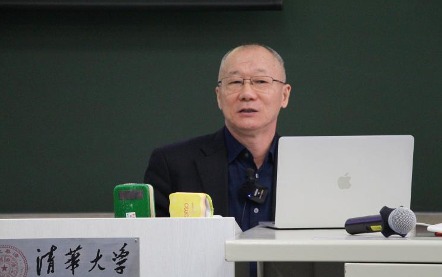 20240328-肖鷹做客新人文講座 解讀維米爾繪畫(huà)的詩(shī)意精神-郝學(xué)智-主講人肖鷹.png