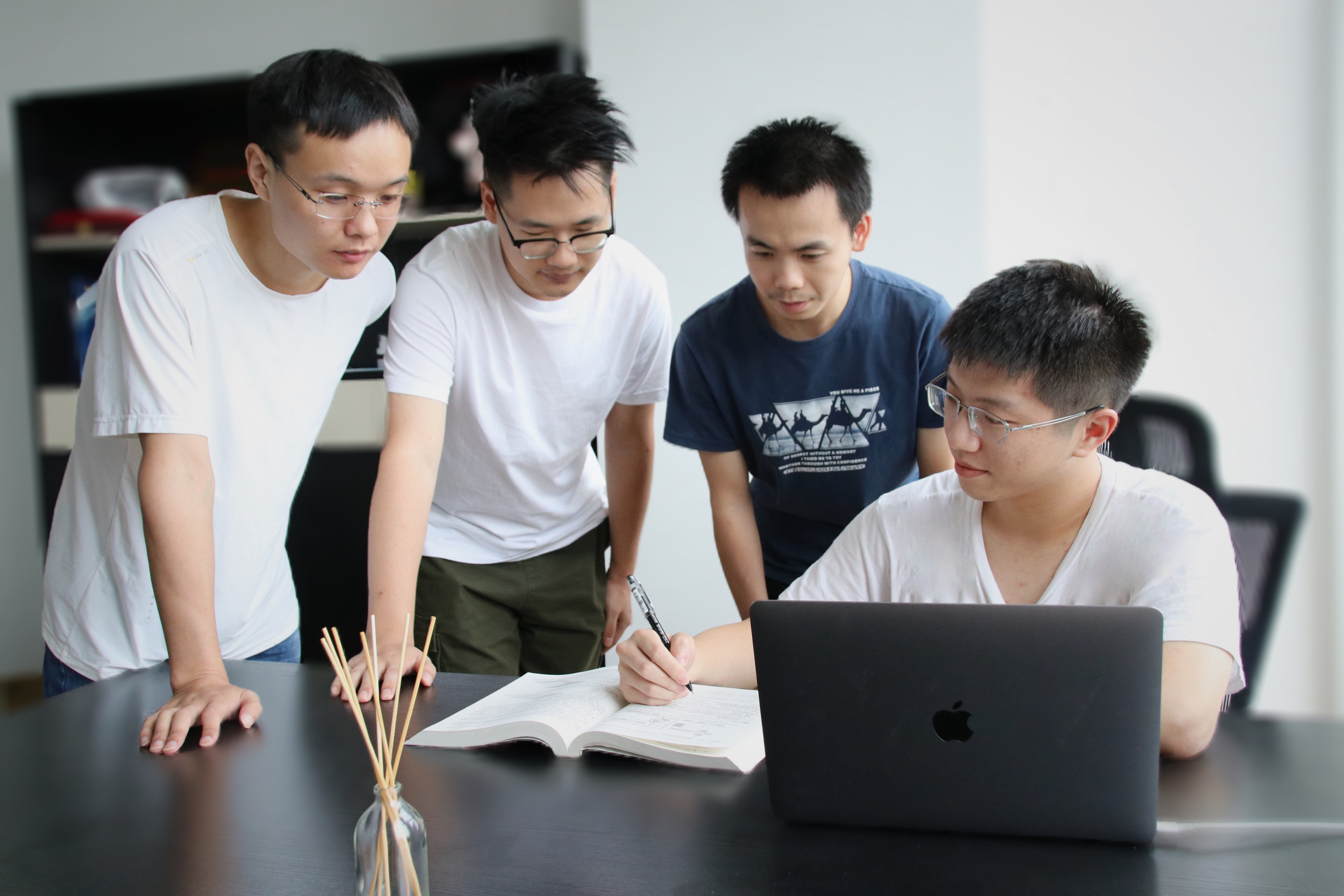 20230908-破壁少年下一站,,逐夢(mèng)芯片理想-李宇軒供圖-李宇軒在超算中心.jpg