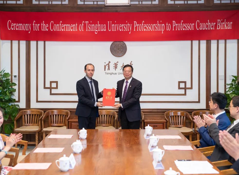 20220914-為比爾卡爾教授頒發(fā)聘書-人事處-無.jpg