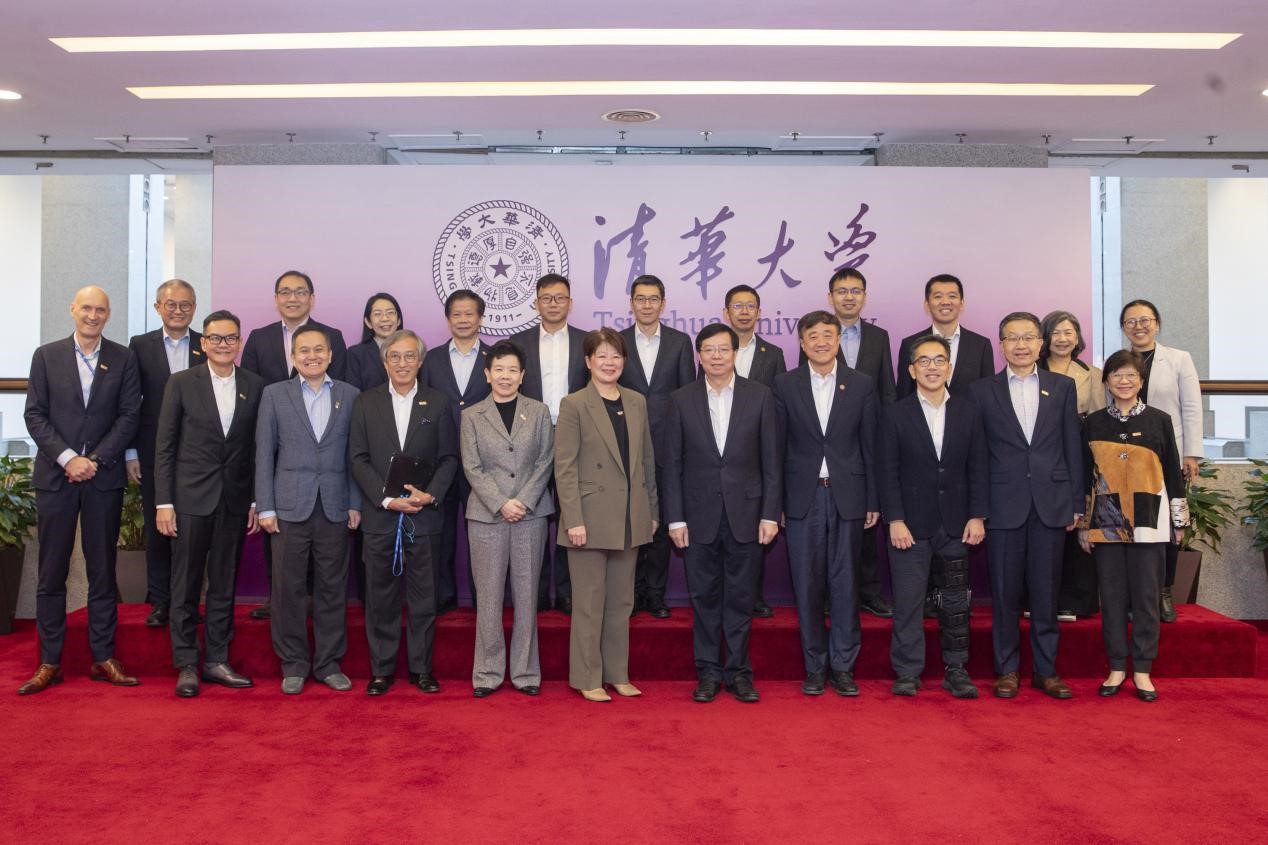 20241027-邱勇會(huì)見(jiàn)新加坡南洋理工大學(xué)校董代表團(tuán)一行-孫波-與會(huì)人員合影.jpg