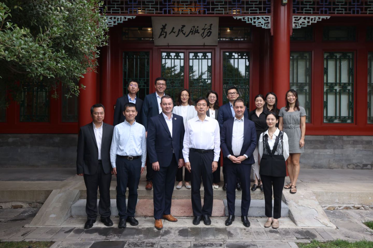 20240910-校長(zhǎng)會(huì)見-楊艷賓-合影.jpg