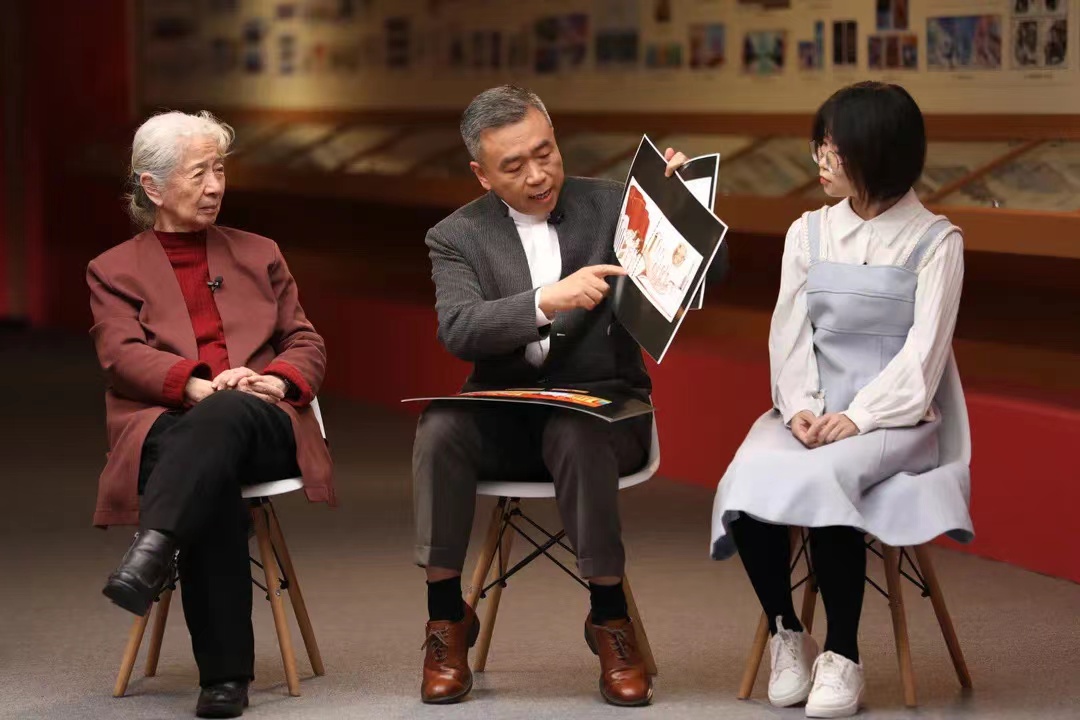 20220506-常沙娜、張磊設(shè)計(jì)《中國(guó)共產(chǎn)主義青年團(tuán)成立一百周年》紀(jì)念郵票-張磊-郵票設(shè)計(jì)者1.jpg
