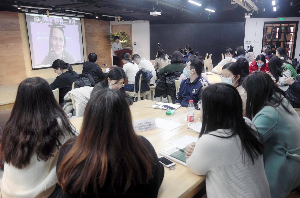 20220225-清華大學(xué)國際化能力提升計劃研討班 -研討班學(xué)員 - 聽講.jpg