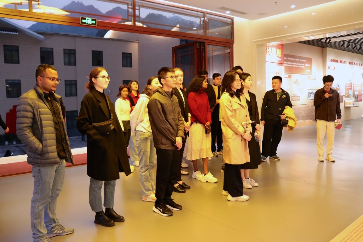 20231124-發(fā)現(xiàn)中國(guó)智慧,洞察中國(guó)發(fā)展——2023年清華大學(xué)“洞察中國(guó)”全球勝任力社會(huì)實(shí)踐紀(jì)實(shí)-“洞察中國(guó)”福建實(shí)踐支隊(duì)-“洞察中國(guó)”赴福建支隊(duì)成員參訪難忘下黨主題館.jpg