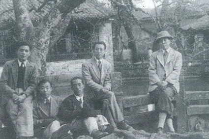 1。西南聯(lián)大時(shí)同學(xué)合影2.jpg