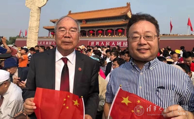 環(huán)境學(xué)院郝吉明??賀克斌院士在慶典現(xiàn)場觀禮副本.jpg