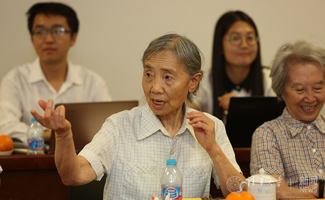 33老教師們積極建言獻策.jpg
