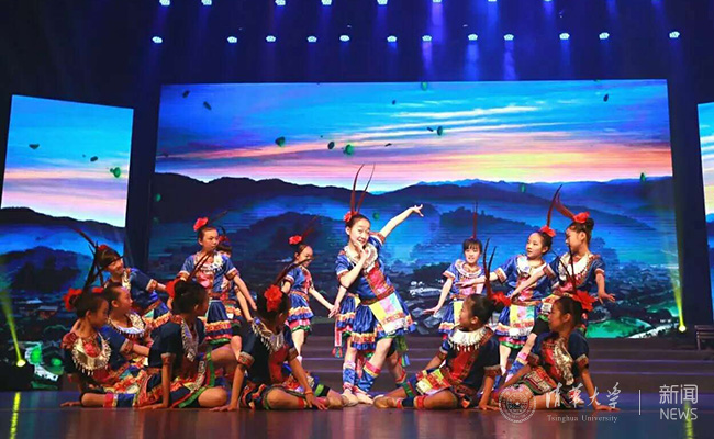 舞蹈《錦雞獻(xiàn)舞??2.jpg